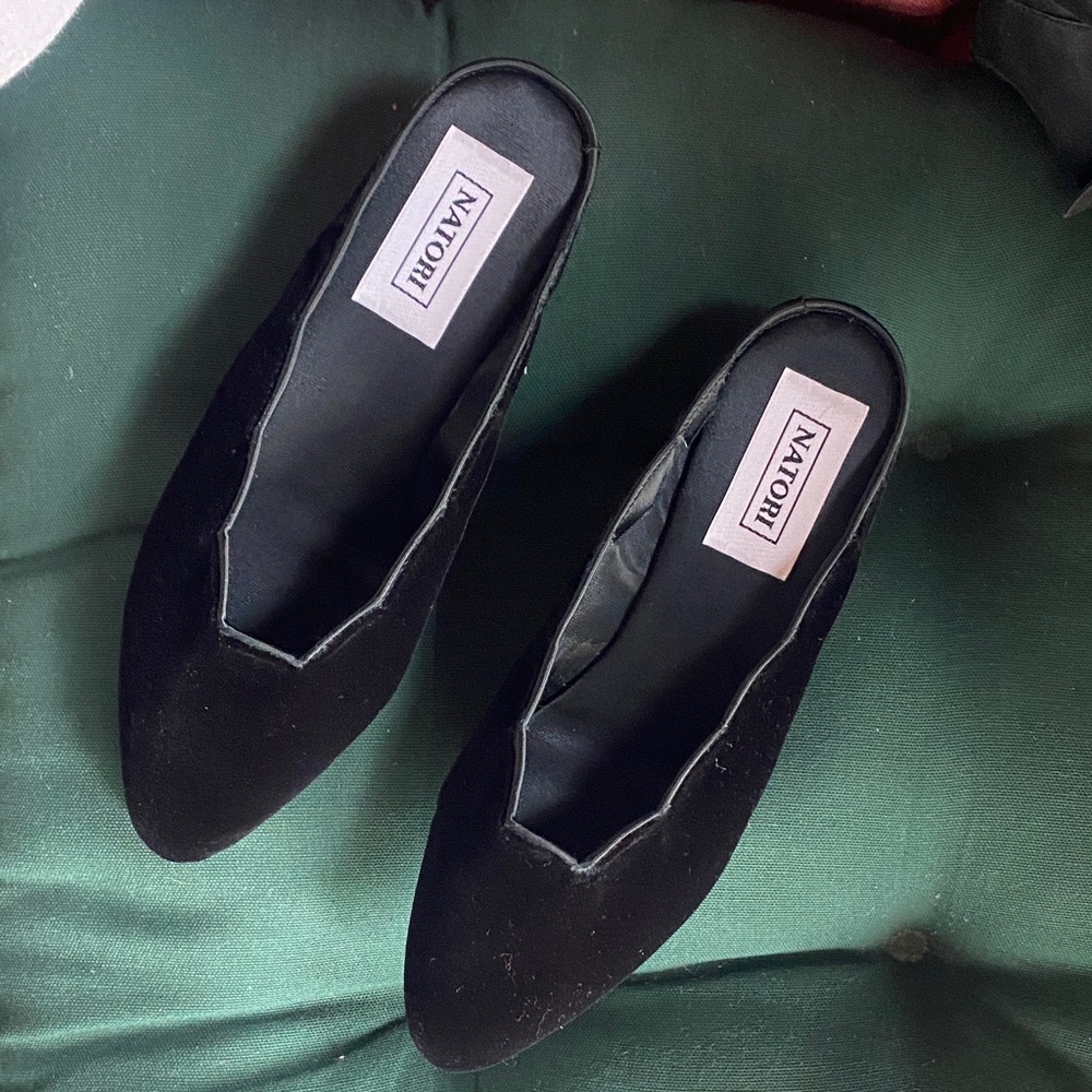 Natori Elegant Black Velvet Mules